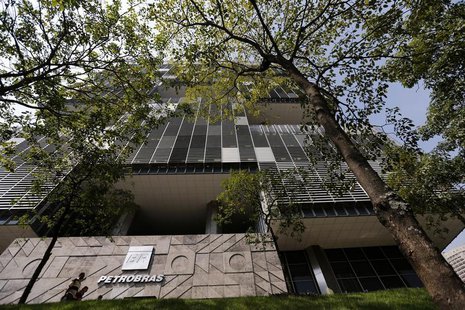 People walk past the headquarters of Brazilian state oil company Petrobras in Rio de Janeiro April 10, 2014. REUTERS/Sergio Moraes People walk past the headquarters of Brazilian state oil company Petrobras in Rio de Janeiro April 10, 2014. REUTERS/Sergio Moraes