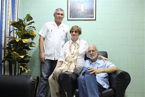 Jailed U.S. Agency for International Development (USAID) contractor Alan Gross, (R), poses for a picture during a visit with Cuban Jewish Co Jailed U.S. Agency for International Development (USAID) contractor Alan Gross, (R), poses for a picture during a visit with Cuban Jewish Co