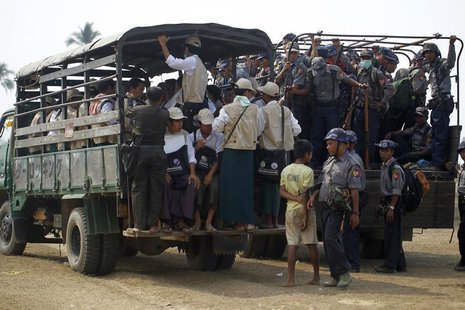Volunteers and police board vehicles before proceeding to Rohingya refugee camps to collect data for the census in Sittwe March 31, 2014. RE Volunteers and police board vehicles before proceeding to Rohingya refugee camps to collect data for the census in Sittwe March 31, 2014. RE