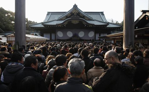 People wait to offer New Year prayers at Yasukuni Shrine in Tokyo January 1, 2014. REUTERS/Yuya Shino People wait to offer New Year prayers at Yasukuni Shrine in Tokyo January 1, 2014. REUTERS/Yuya Shino