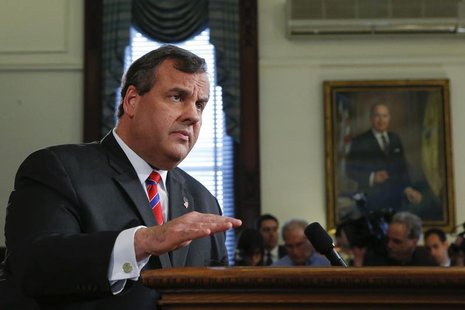 New Jersey Governor Chris Christie speaks during a news conference in Trenton, New Jersey March 28, 2014. REUTERS/Eduardo Munoz New Jersey Governor Chris Christie speaks during a news conference in Trenton, New Jersey March 28, 2014. REUTERS/Eduardo Munoz