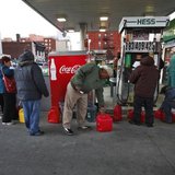Customers wait in line for fuel at a Hess gas station in Brooklyn, New York November 9, 2012. REUTERS/Brendan McDermid Customers wait in line for fuel at a Hess gas station in Brooklyn, New York November 9, 2012. REUTERS/Brendan McDermid