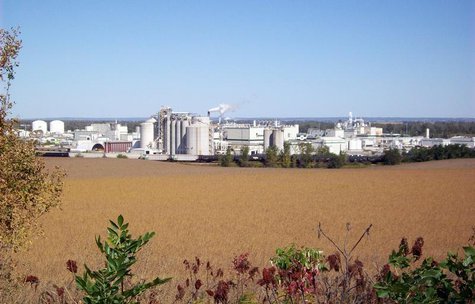 Cargill Inc's corn milling complex, which turns more than 100 million bushels of corn every year in food, feed, fuels and an increasing arra Cargill Inc's corn milling complex, which turns more than 100 million bushels of corn every year in food, feed, fuels and an increasing arra