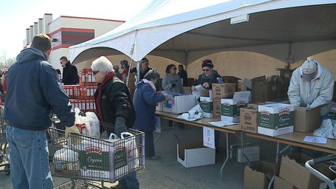 Feeding America Eastern Wisconsin brought its mobile food pantry to Appleton on Tuesday, April 15, 2014. (Photo from: FOX 11.) Feeding America Eastern Wisconsin brought its mobile food pantry to Appleton on Tuesday, April 15, 2014. (Photo from: FOX 11.)