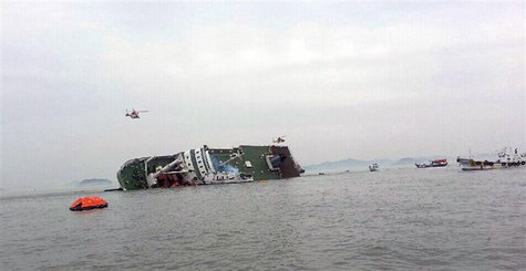 A South Korean passenger ship (C) that has been sinking, is seen at the sea off Jindo April 16, 2014. REUTERS/Yonhap A South Korean passenger ship (C) that has been sinking, is seen at the sea off Jindo April 16, 2014. REUTERS/Yonhap
