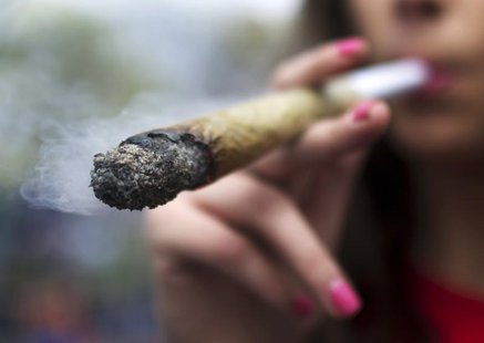 A woman smokes a large joint before The Global Marijuana March in Toronto, May 7, 2011. REUTERS/Mark Blinch A woman smokes a large joint before The Global Marijuana March in Toronto, May 7, 2011. REUTERS/Mark Blinch