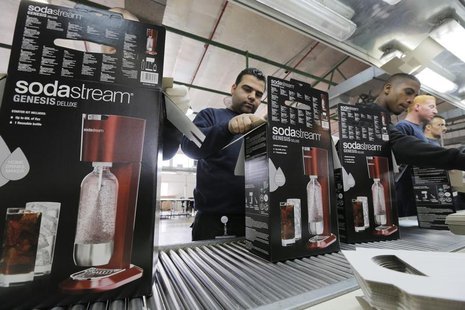 Employees pack boxes of the SodaStream product at the factory in the West Bank Jewish settlement of Maale Adumim January 28, 2014. REUTERS/A Employees pack boxes of the SodaStream product at the factory in the West Bank Jewish settlement of Maale Adumim January 28, 2014. REUTERS/A