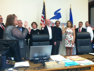 City Clerk Sue Richards administers oath of office City Clerk Sue Richards administers oath of office