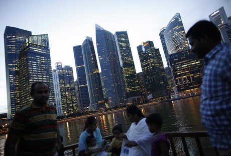 Tourists take a boat cruise along the Singapore River in the central business district in Singapore November 7, 2013. REUTERS/Edgar Su Tourists take a boat cruise along the Singapore River in the central business district in Singapore November 7, 2013. REUTERS/Edgar Su