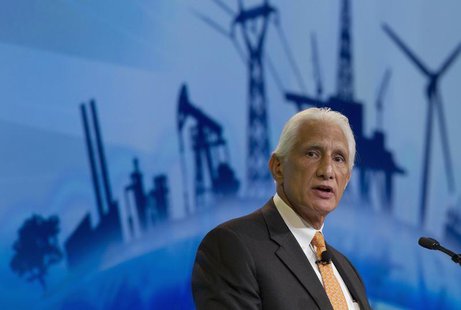 Apache Corp Chairman and CEO Steven Farris speaks during the CERAWeek energy conference in Houston March 8, 2012. REUTERS/Richard Carson Apache Corp Chairman and CEO Steven Farris speaks during the CERAWeek energy conference in Houston March 8, 2012. REUTERS/Richard Carson