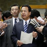 Japan's Economics Minister Akira Amari (C) speaks as he is surrounded by media after meetings with U.S. REUTERS/Issei Kato Japan's Economics Minister Akira Amari (C) speaks as he is surrounded by media after meetings with U.S. REUTERS/Issei Kato
