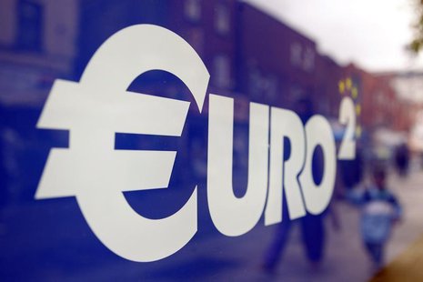 A Euro sign is seen in the window of a discount store on Moore Street in Dublin July 6, 2011. REUTERS/Cathal McNaughton A Euro sign is seen in the window of a discount store on Moore Street in Dublin July 6, 2011. REUTERS/Cathal McNaughton