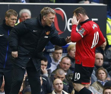 Manchester United manager David Moyes (L) talks to Wayne Rooney during their English Premier League soccer match against Everton at Goodison Manchester United manager David Moyes (L) talks to Wayne Rooney during their English Premier League soccer match against Everton at Goodison
