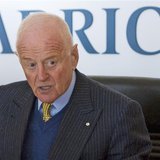 Peter Munk, founder and chairman of Barrick Gold Corp, attends a news conference in Toronto in this file photo taken January 16, 2009. REUTE Peter Munk, founder and chairman of Barrick Gold Corp, attends a news conference in Toronto in this file photo taken January 16, 2009. REUTE
