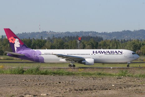 A teenage boy who ran away from home survived a five-hour flight in the freezing wheel well of a jetliner that reached altitudes 38,000 feet as it traveled from California to Hawaii. (commons,wikimedia .org) A teenage boy who ran away from home survived a five-hour flight in the freezing wheel well of a jetliner that reached altitudes 38,000 feet as it traveled from California to Hawaii. (commons,wikimedia .org)