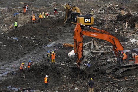 Rescue workers work in a debris field left by a mudslide in Oso, Washington April 3, 2014. REUTERS/Max Whittaker Rescue workers work in a debris field left by a mudslide in Oso, Washington April 3, 2014. REUTERS/Max Whittaker