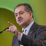 Dow Chemical Chief Executive Andrew Liveris speaks during the CERAWEEK energy conference in Houston March 8, 2012. REUTERS/Richard Carson Dow Chemical Chief Executive Andrew Liveris speaks during the CERAWEEK energy conference in Houston March 8, 2012. REUTERS/Richard Carson