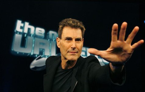 Israeli psychic Uri Geller poses for photographers in Cologne January 6, 2008. REUTERS/Ina Fassbender Israeli psychic Uri Geller poses for photographers in Cologne January 6, 2008. REUTERS/Ina Fassbender