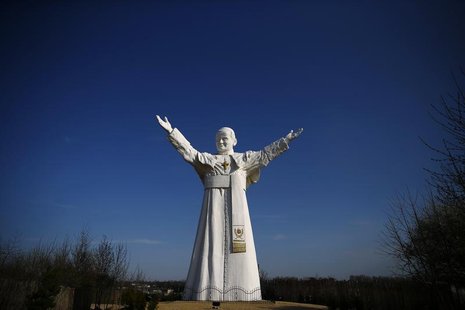 A monument of the late Pope John Paul II stands in Czestochowa, southern Poland April 2, 2014. REUTERS/Kacper Pempel A monument of the late Pope John Paul II stands in Czestochowa, southern Poland April 2, 2014. REUTERS/Kacper Pempel