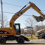 A Caterpillar tractor lifts a piece of construction equipment in Somerville, Massachusetts January 27, 2010. REUTERS/Brian Snyder A Caterpillar tractor lifts a piece of construction equipment in Somerville, Massachusetts January 27, 2010. REUTERS/Brian Snyder
