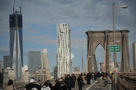 Commuters make their way across the Brooklyn Bridge in New York, October 31, 2012. REUTERS/Keith Bedford Commuters make their way across the Brooklyn Bridge in New York, October 31, 2012. REUTERS/Keith Bedford