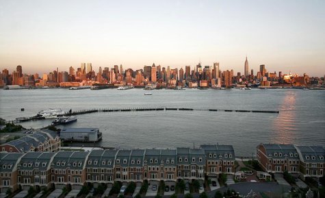 Townhouses on the Hudson River in Weehawken, New Jersey are pictured across from New York September 13, 2007. REUTERS/Gary Hershorn Townhouses on the Hudson River in Weehawken, New Jersey are pictured across from New York September 13, 2007. REUTERS/Gary Hershorn