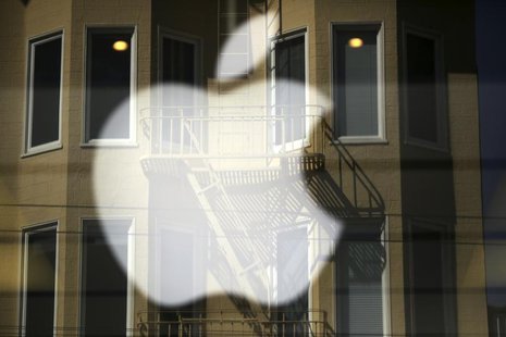 The Apple logo is pictured at a retail store in the Marina neighborhood in San Francisco, California April 23, 2014. REUTERS/Robert Galbrait The Apple logo is pictured at a retail store in the Marina neighborhood in San Francisco, California April 23, 2014. REUTERS/Robert Galbrait