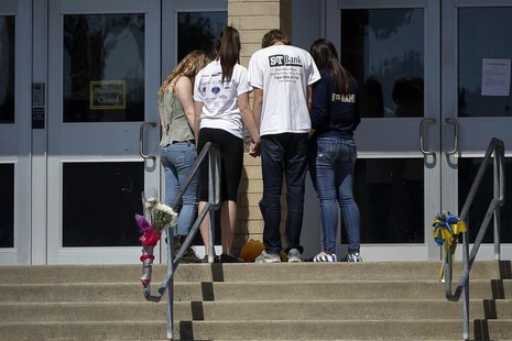 Students hold hands outside the entrance to Franklin Regional High School in Murrysville, Pennsylvania April 10, 2014. REUTERS/Shannon Stapl Students hold hands outside the entrance to Franklin Regional High School in Murrysville, Pennsylvania April 10, 2014. REUTERS/Shannon Stapl