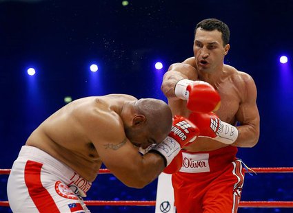 World heavyweight boxing champions Vladimir Klitschko of Ukraine lands a punch on Australian challenger Alex Leapai (L) during their WBO hea World heavyweight boxing champions Vladimir Klitschko of Ukraine lands a punch on Australian challenger Alex Leapai (L) during their WBO hea