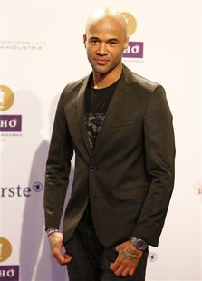 Singer Mr. Probz arrives on the red carpet for the Echo Music Awards ceremony in Berlin March 27, 2014. REUTERS/Kai Pfaffenbach Singer Mr. Probz arrives on the red carpet for the Echo Music Awards ceremony in Berlin March 27, 2014. REUTERS/Kai Pfaffenbach
