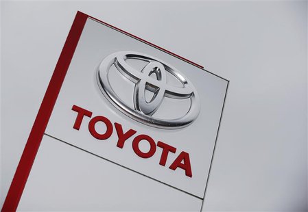 The Toyota logo is seen at a dealership in Ruemlang, outside Zurich October 10, 2012. REUTERS/Michael Buholzer The Toyota logo is seen at a dealership in Ruemlang, outside Zurich October 10, 2012. REUTERS/Michael Buholzer