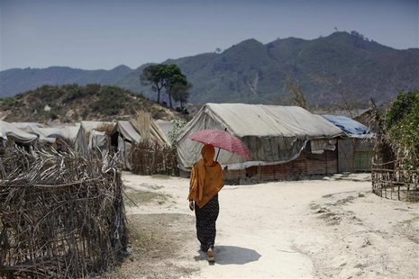A Rohingya woman walks at the Kyein Ni Pyin camp for internally displaced people in Pauk Taw, Rakhine state, April 23, 2014. REUTERS/Minzaya A Rohingya woman walks at the Kyein Ni Pyin camp for internally displaced people in Pauk Taw, Rakhine state, April 23, 2014. REUTERS/Minzaya
