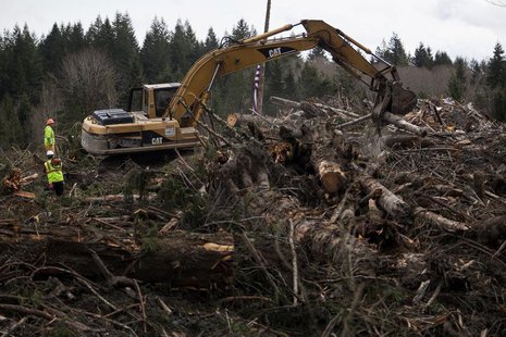 Rescue workers continue to search for human remains in a debris field left by a mudslide in Oso, Washington, April 3, 2014. REUTERS/Max Whit Rescue workers continue to search for human remains in a debris field left by a mudslide in Oso, Washington, April 3, 2014. REUTERS/Max Whit