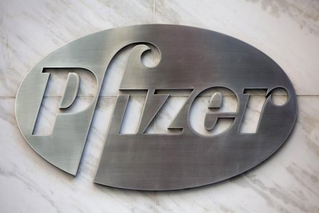 The Pfizer logo is seen at their world headquarters in New York April 28, 2014. REUTERS/Andrew Kelly The Pfizer logo is seen at their world headquarters in New York April 28, 2014. REUTERS/Andrew Kelly