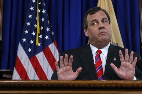 New Jersey Governor Chris Christie reacts to a question during a news conference in Trenton, New Jersey March 28, 2014. REUTERS/Eduardo Muno New Jersey Governor Chris Christie reacts to a question during a news conference in Trenton, New Jersey March 28, 2014. REUTERS/Eduardo Muno