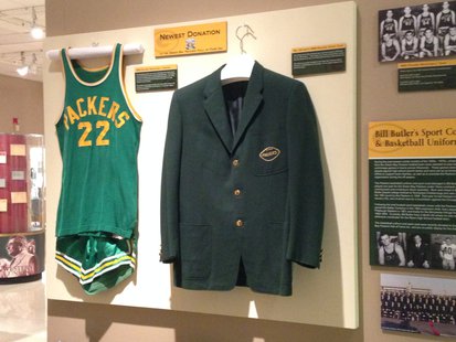 Bill Butler’s Green Bay Packers basketball uniform and 1959 Packers team blazer at the Neville Public Museum in Green Bay, Tuesday, April 29, 2014. (Photo from: FOX 11.) Bill Butler’s Green Bay Packers basketball uniform and 1959 Packers team blazer at the Neville Public Museum in Green Bay, Tuesday, April 29, 2014. (Photo from: FOX 11.)