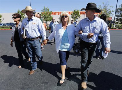 Sisters of Cliven Bundy, Lillie Spencer (L) and Margaret Houston (R) walk with Bundy's sons Ammon (L) and Ryan (R) to file criminal complain Sisters of Cliven Bundy, Lillie Spencer (L) and Margaret Houston (R) walk with Bundy's sons Ammon (L) and Ryan (R) to file criminal complain