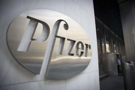 The Pfizer logo is seen at their world headquarters in New York April 28, 2014. REUTERS/Andrew Kelly The Pfizer logo is seen at their world headquarters in New York April 28, 2014. REUTERS/Andrew Kelly