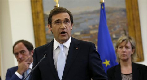 Portugal's Prime Minister Pedro Passos Coelho makes a statement accompanied by his ministers at St Bento Palace in Lisbon May 4, 2014. REUTE Portugal's Prime Minister Pedro Passos Coelho makes a statement accompanied by his ministers at St Bento Palace in Lisbon May 4, 2014. REUTE
