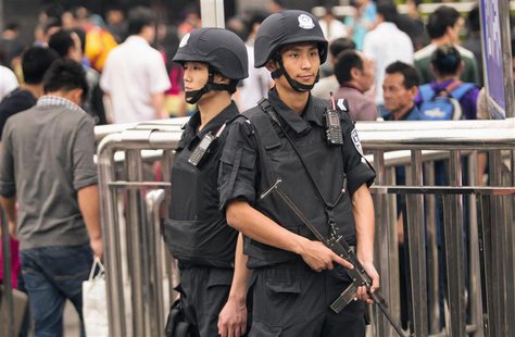 Armed policemen stand guard at a railway station after a knife attack in Guangzhou, Guangdong province May 6, 2014. REUTERS/Alex Lee Armed policemen stand guard at a railway station after a knife attack in Guangzhou, Guangdong province May 6, 2014. REUTERS/Alex Lee