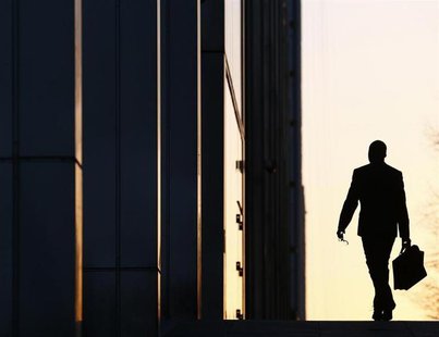 A worker arrives at his office in the Canary Wharf business district in London February 26, 2014. REUTERS/Eddie Keogh A worker arrives at his office in the Canary Wharf business district in London February 26, 2014. REUTERS/Eddie Keogh