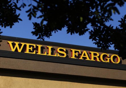 A Wells Fargo bank is seen in Del Mar, California January 17, 2012. REUTERS/Mike Blake A Wells Fargo bank is seen in Del Mar, California January 17, 2012. REUTERS/Mike Blake
