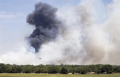 Smoke rises over the Logan County wildfire near Guthrie, Oklahoma May 5, 2014. REUTERS/Richard Rowe Smoke rises over the Logan County wildfire near Guthrie, Oklahoma May 5, 2014. REUTERS/Richard Rowe