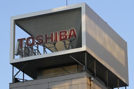 A logo of Toshiba Corp is seen atop of the company headquarters in Tokyo January 31, 2013. REUTERS/Shohei Miyano A logo of Toshiba Corp is seen atop of the company headquarters in Tokyo January 31, 2013. REUTERS/Shohei Miyano