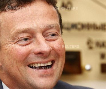 BP's outgoing Chief Executive Tony Hayward laughs during a meeting with Russia's Deputy Prime Minister Igor Sechin in Moscow, August 4, 2010 BP's outgoing Chief Executive Tony Hayward laughs during a meeting with Russia's Deputy Prime Minister Igor Sechin in Moscow, August 4, 2010
