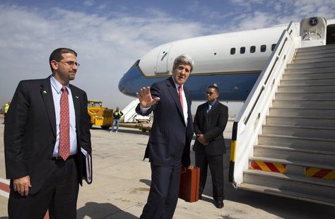 U.S. Secretary of State John Kerry says goodbye to U.S. Ambassador to Israel Daniel Shapiro (L) as he leaves Tel Aviv April 1, 2014. REUTERS U.S. Secretary of State John Kerry says goodbye to U.S. Ambassador to Israel Daniel Shapiro (L) as he leaves Tel Aviv April 1, 2014. REUTERS