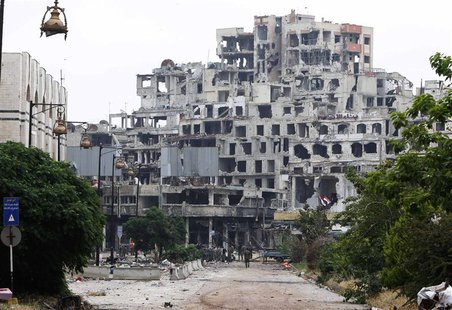 Forces loyal to Syria's President Bashar al-Assad walk at a street in old Homs city May 8, 2014. REUTERS/Khaled al-Hariri Forces loyal to Syria's President Bashar al-Assad walk at a street in old Homs city May 8, 2014. REUTERS/Khaled al-Hariri