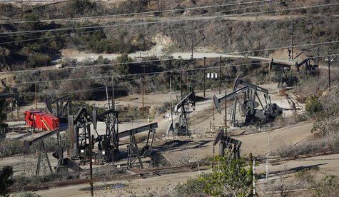 Drilling wells are pictured in Los Angeles, California December 11, 2013. The United States has a long history of keeping industrial activit Drilling wells are pictured in Los Angeles, California December 11, 2013. The United States has a long history of keeping industrial activit