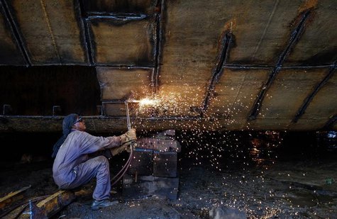 A worker repairs a vessel at a ship repair yard in Mumbai May 2, 2014. REUTERS/Danish Siddiqui A worker repairs a vessel at a ship repair yard in Mumbai May 2, 2014. REUTERS/Danish Siddiqui
