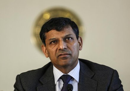 Reserve Bank of India (RBI) Governor Raghuram Rajan reads the bi-monthly monetary policy statement at a news conference at the RBI headquart Reserve Bank of India (RBI) Governor Raghuram Rajan reads the bi-monthly monetary policy statement at a news conference at the RBI headquart